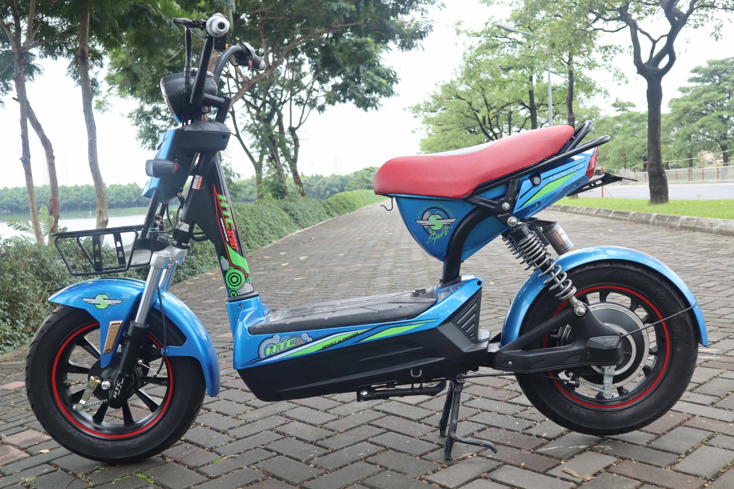 Màu xanh